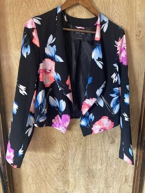 Love Tree Black Floral Open-Front Cropped Blazer